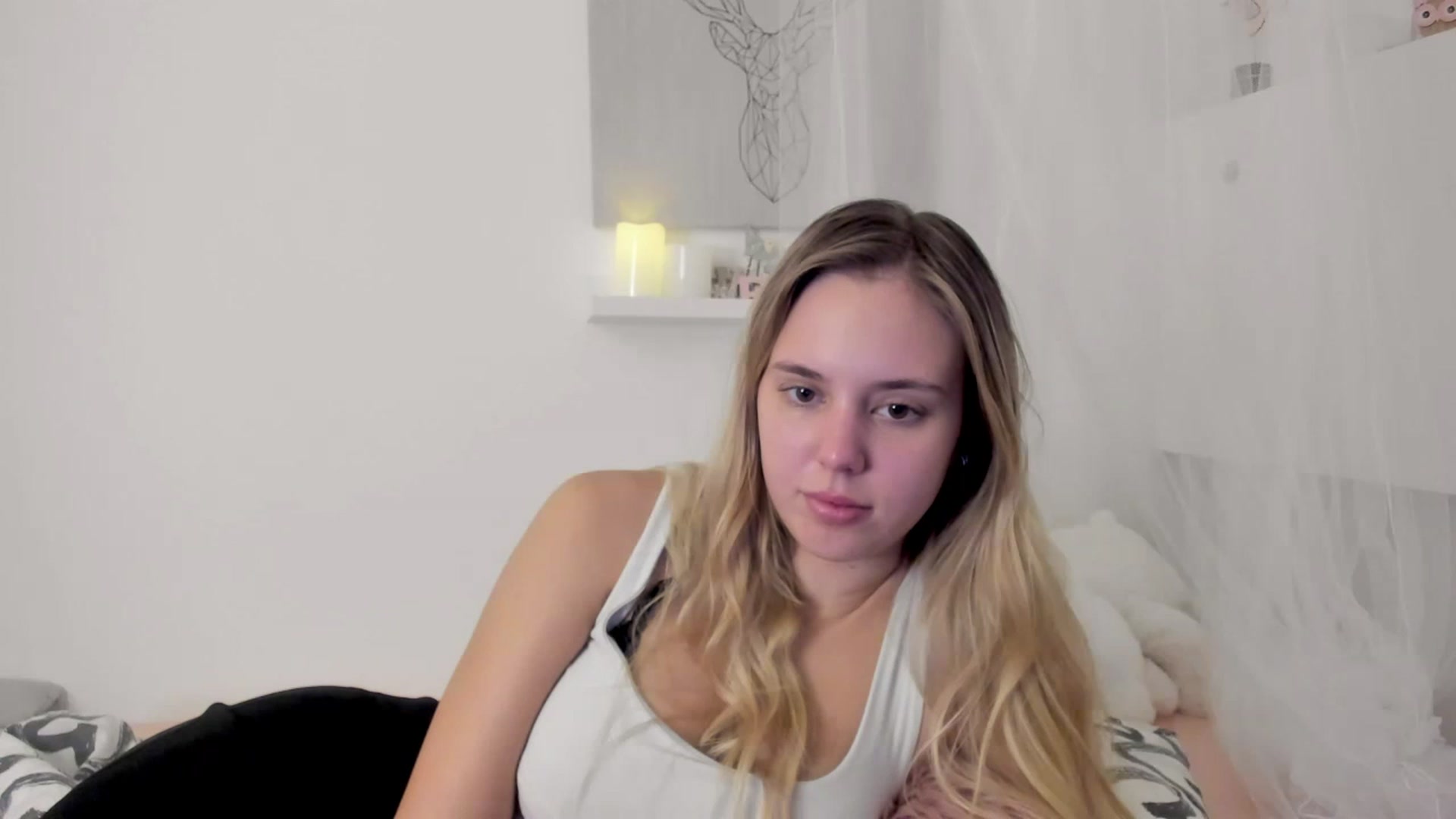 Gallery image thumbnail from Alena_Croft18's myfreecams stream on, 11/29/2022, 10:39 image 12 of 20