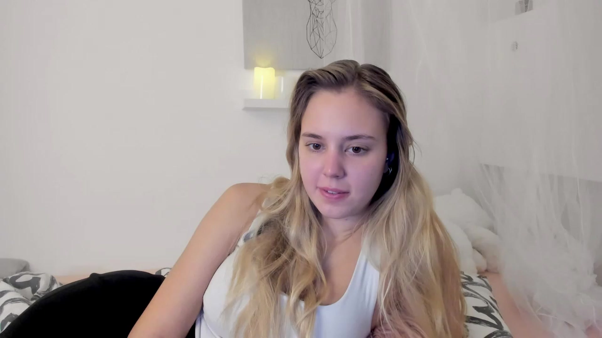 Gallery image thumbnail from Alena_Croft18's myfreecams stream on, 11/29/2022, 10:39 image 15 of 20