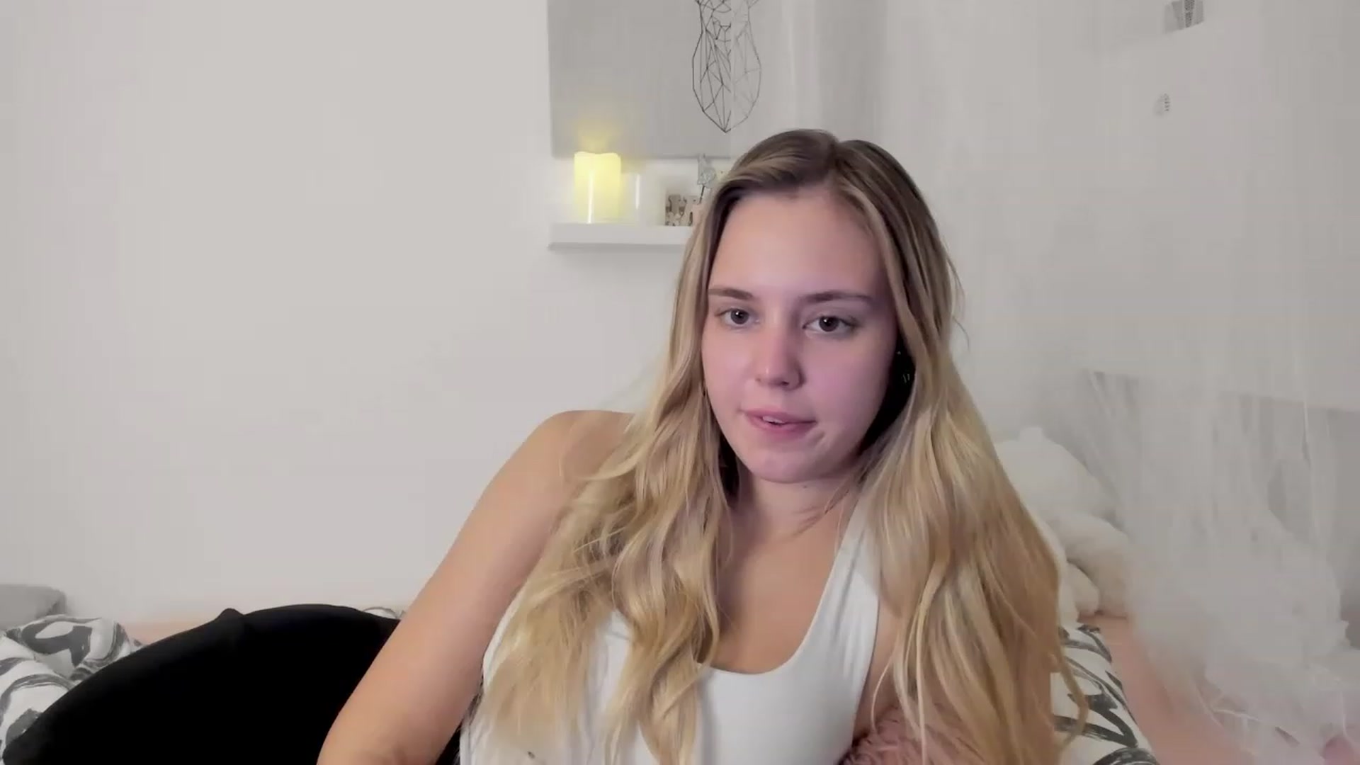 Gallery image thumbnail from Alena_Croft18's myfreecams stream on, 11/29/2022, 10:39 image 14 of 20