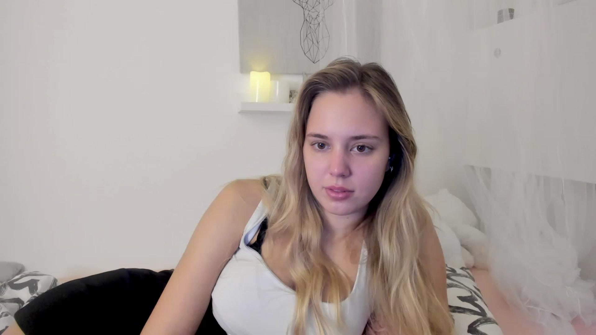 Gallery image thumbnail from Alena_Croft18's myfreecams stream on, 11/29/2022, 10:39 image 3 of 20