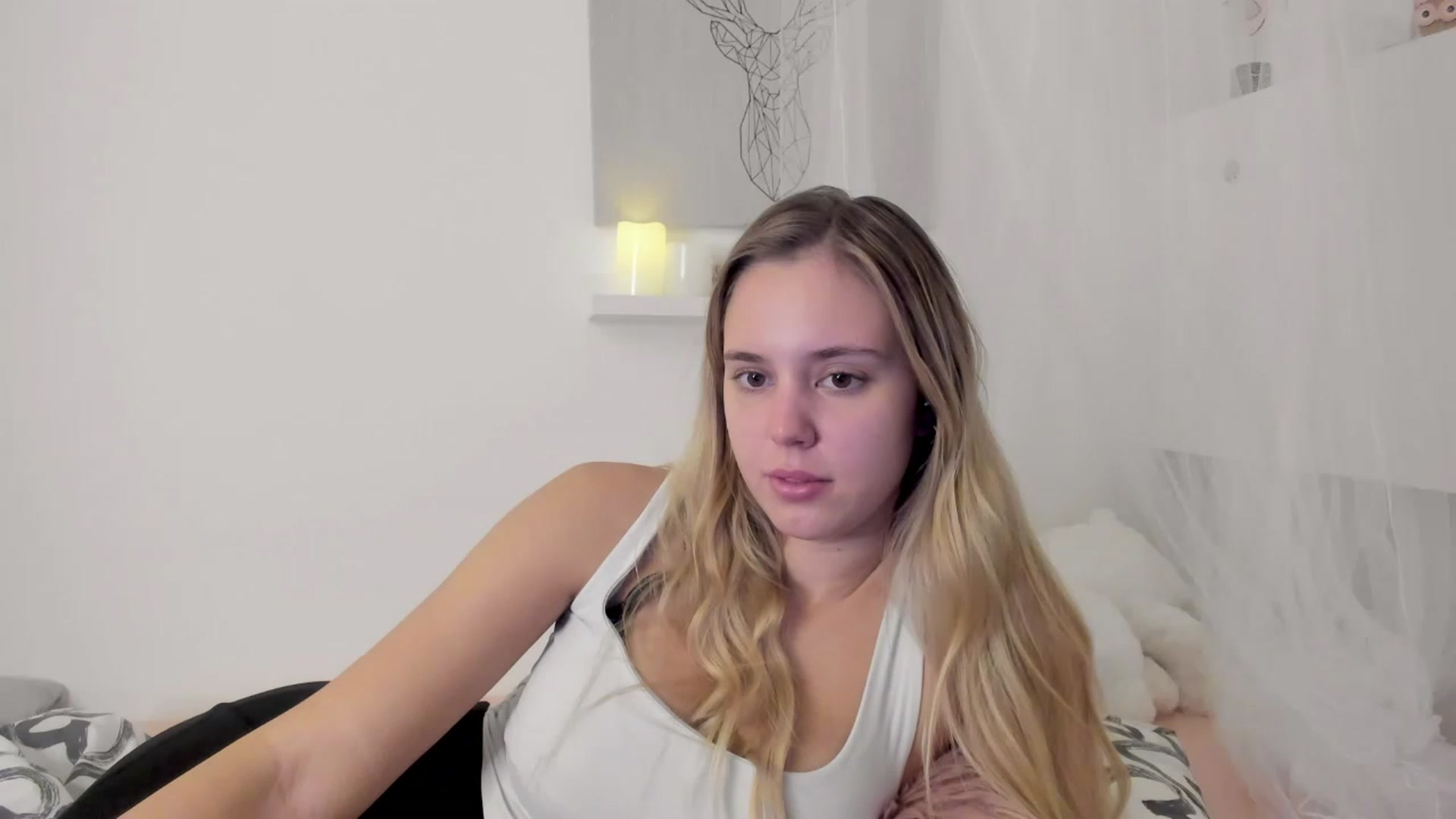 Gallery image thumbnail from Alena_Croft18's myfreecams stream on, 11/29/2022, 10:39 image 10 of 20