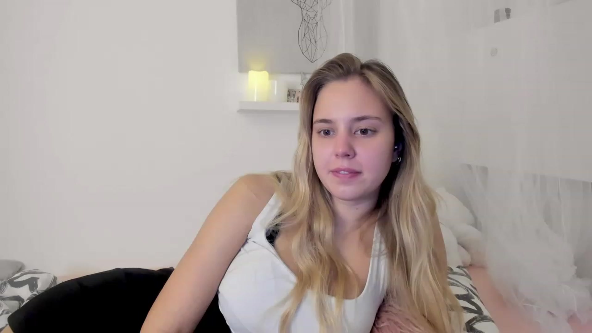 Gallery image thumbnail from Alena_Croft18's myfreecams stream on, 11/29/2022, 10:39 image 2 of 20