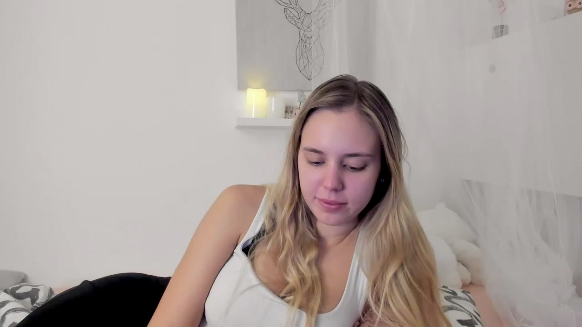 Gallery image thumbnail from Alena_Croft18's myfreecams stream on, 11/29/2022, 10:39 image 11 of 20