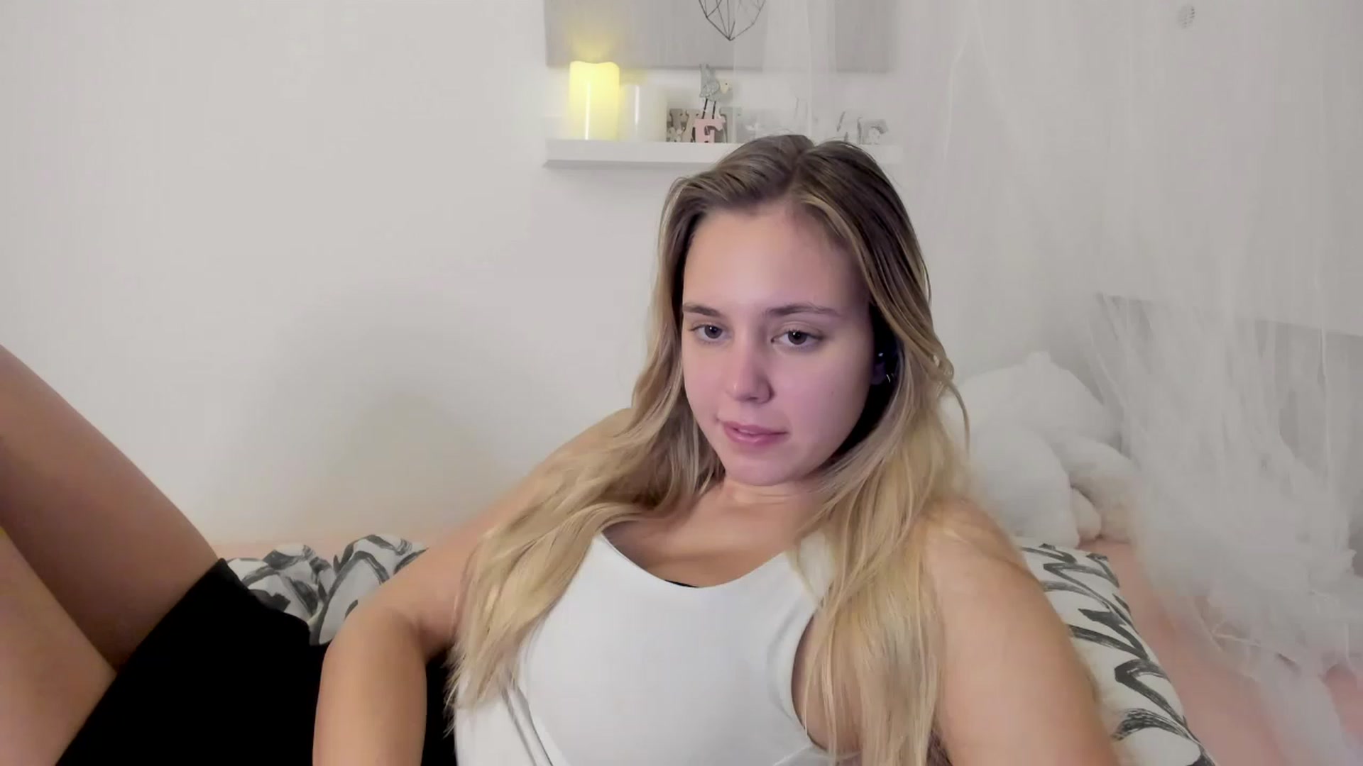 Gallery image thumbnail from Alena_Croft18's myfreecams stream on, 11/29/2022, 11:00 image 1 of 20