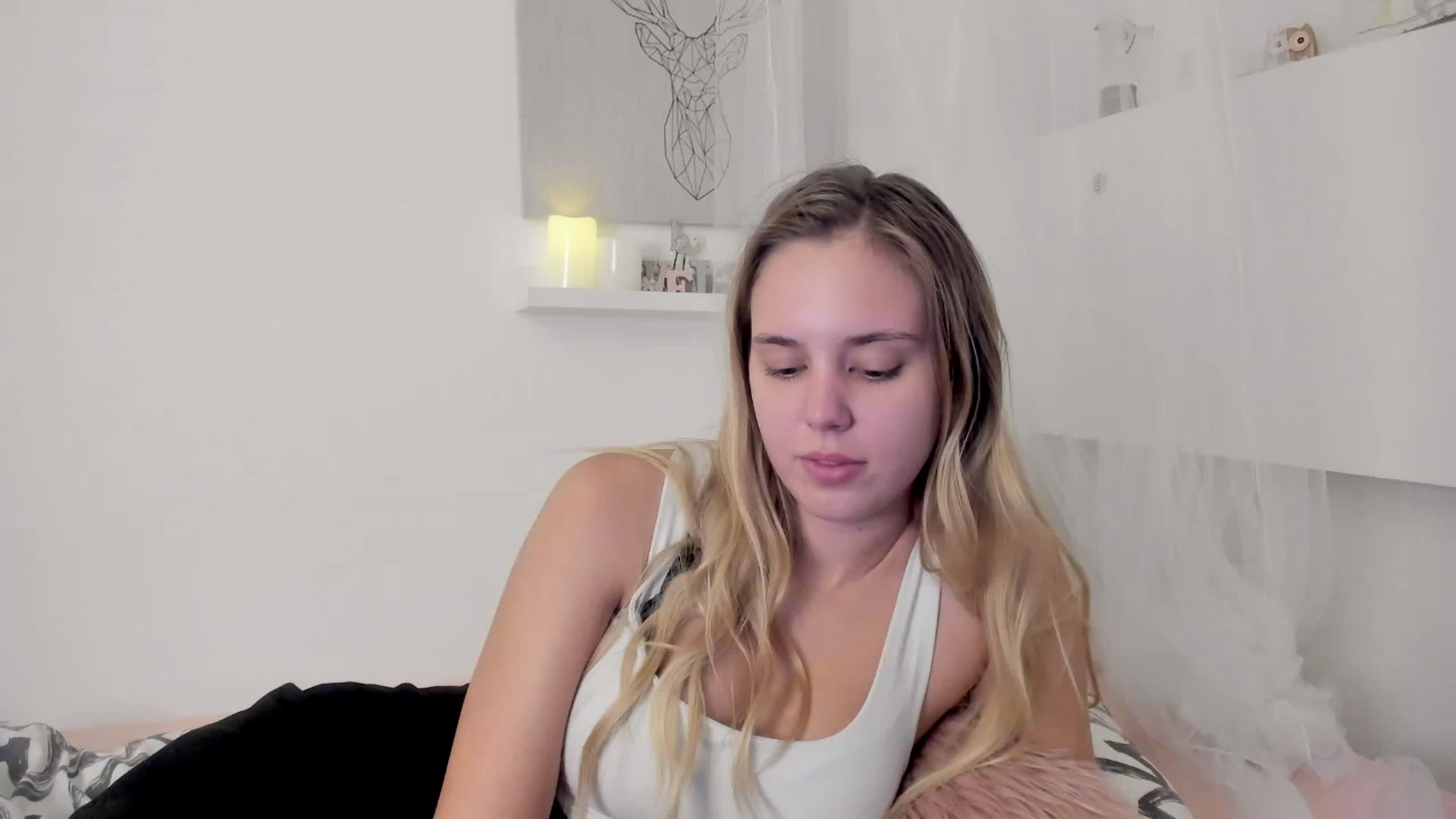 Gallery image thumbnail from Alena_Croft18's myfreecams stream on, 11/29/2022, 11:00 image 12 of 20