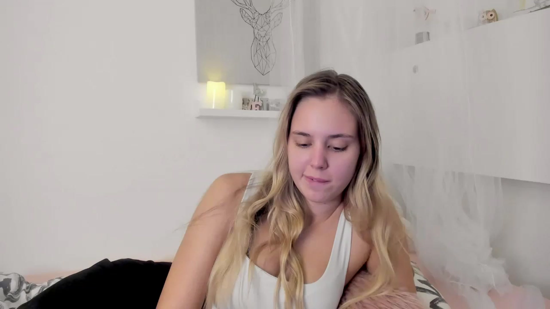 Gallery image thumbnail from Alena_Croft18's myfreecams stream on, 11/29/2022, 11:00 image 14 of 20