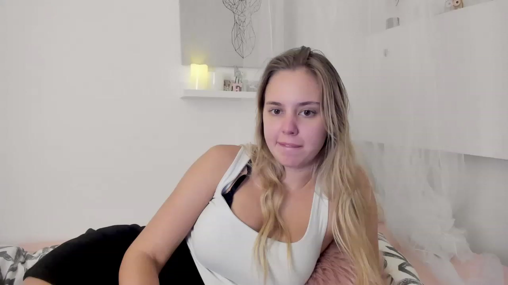Gallery image thumbnail from Alena_Croft18's myfreecams stream on, 11/29/2022, 12:33 image 1 of 20