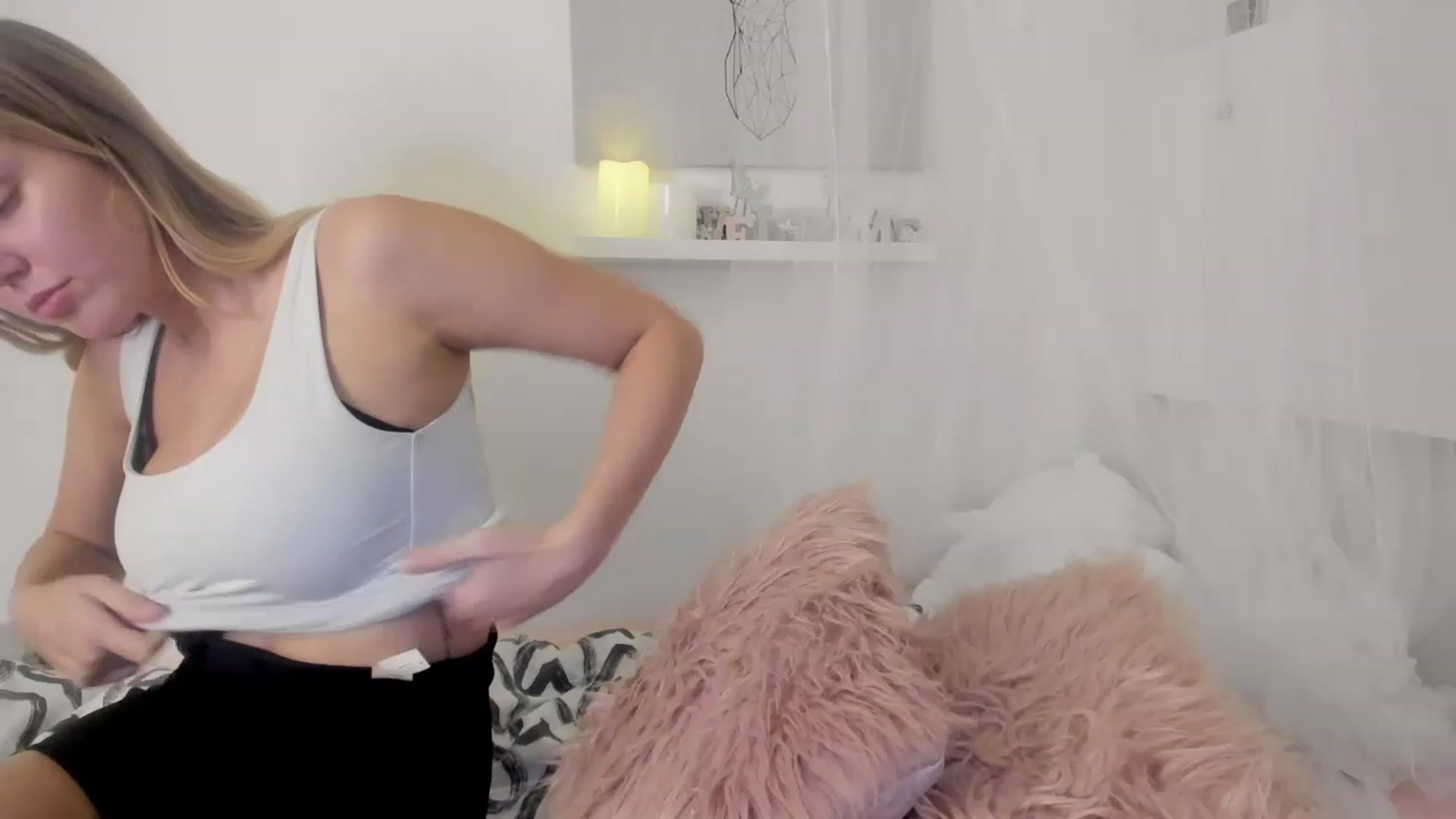 Gallery image thumbnail from Alena_Croft18's myfreecams stream on, 11/29/2022, 13:10 image 20 of 20
