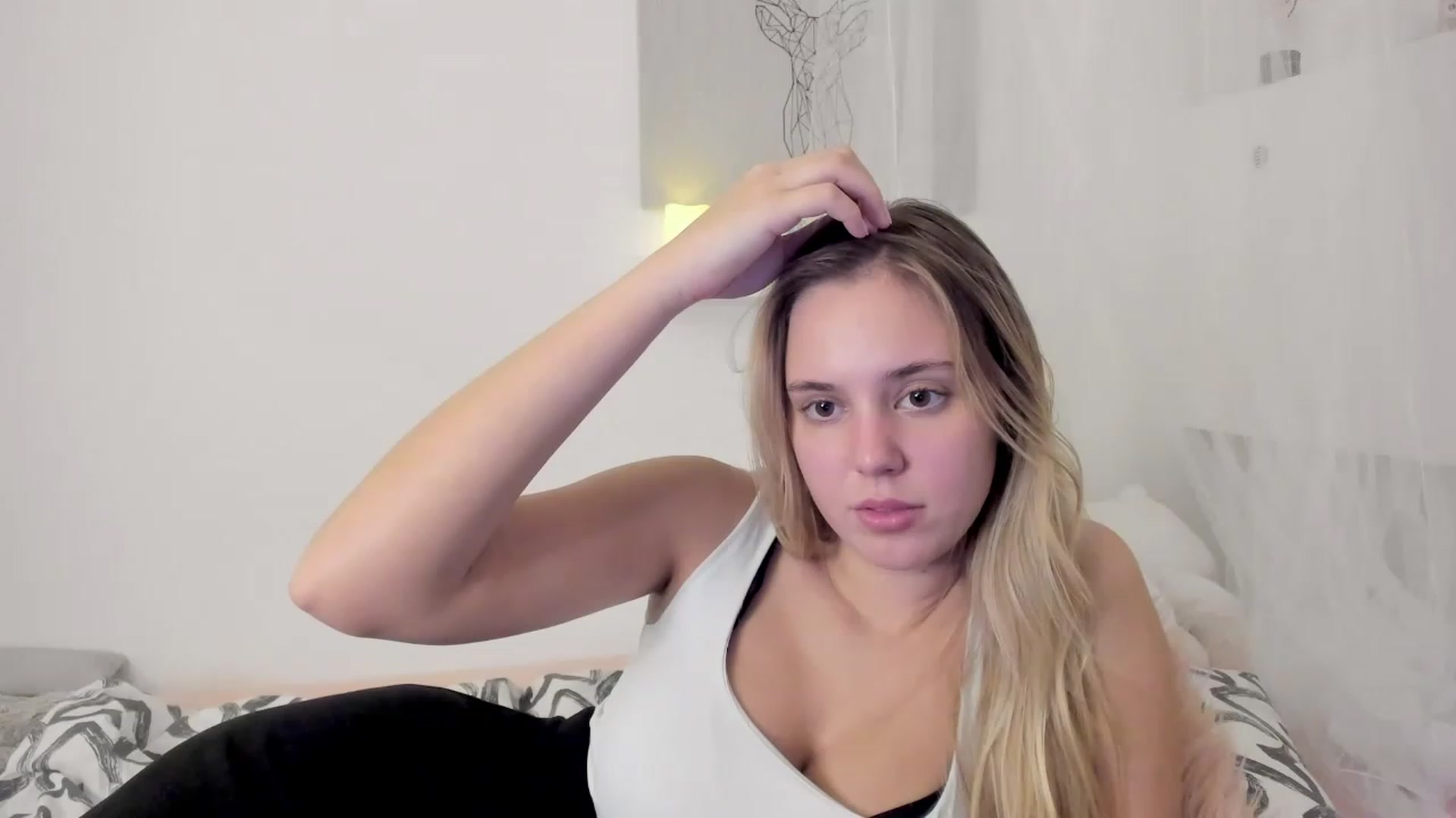 Gallery image thumbnail from Alena_Croft18's myfreecams stream on, 11/29/2022, 13:45 image 17 of 20