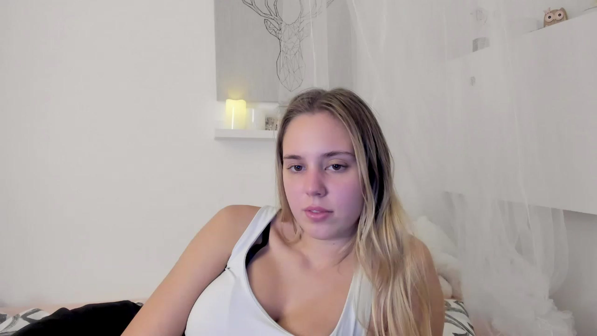 Gallery image thumbnail from Alena_Croft18's myfreecams stream on, 11/29/2022, 13:45 image 6 of 20