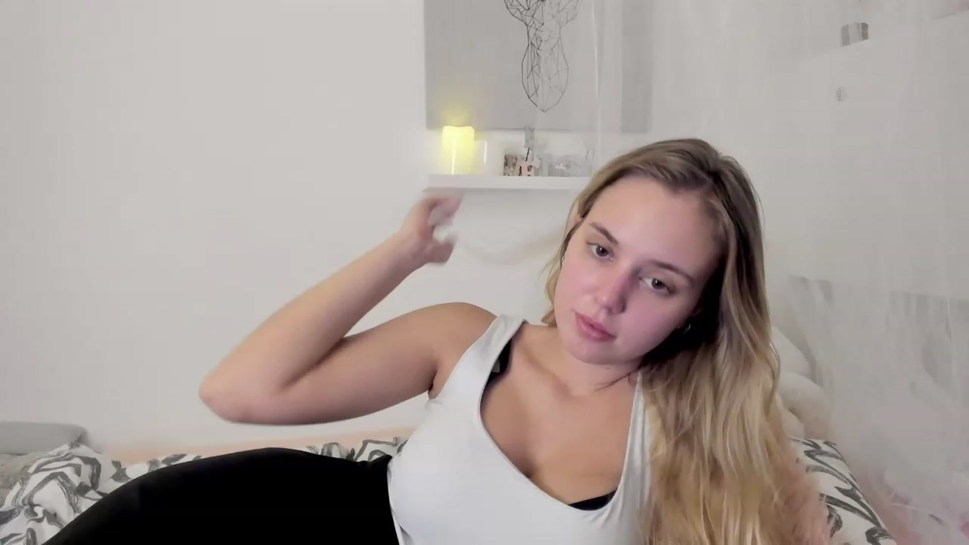Gallery image thumbnail from Alena_Croft18's myfreecams stream on, 11/29/2022, 13:45 image 15 of 20