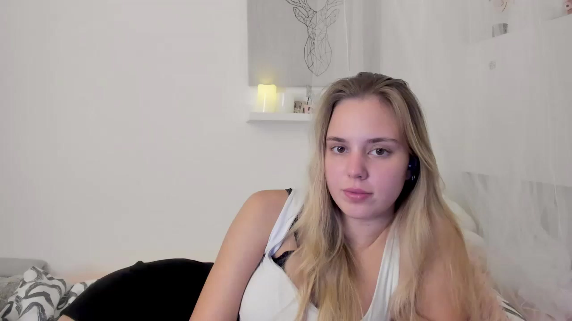 Gallery image thumbnail from Alena_Croft18's myfreecams stream on, 11/29/2022, 15:02 image 19 of 20