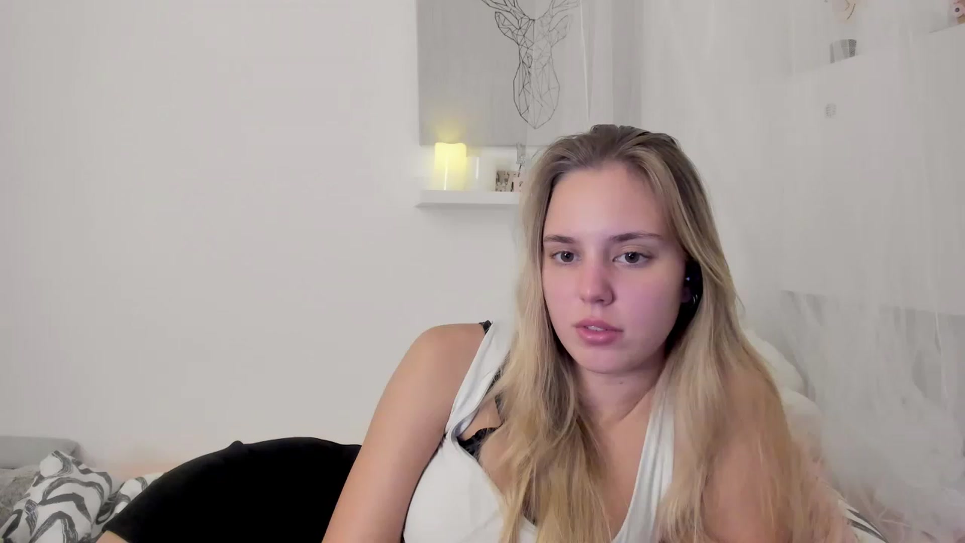 Gallery image thumbnail from Alena_Croft18's myfreecams stream on, 11/29/2022, 15:02 image 20 of 20