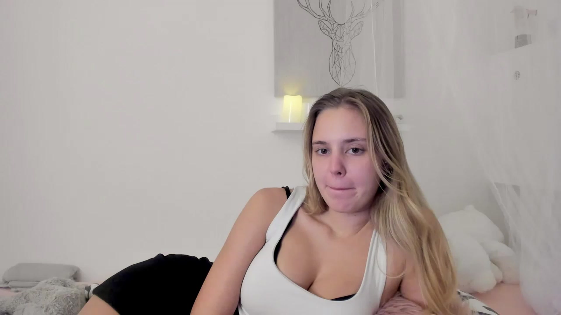 Gallery image thumbnail from Alena_Croft18's myfreecams stream on, 11/29/2022, 16:11 image 15 of 20