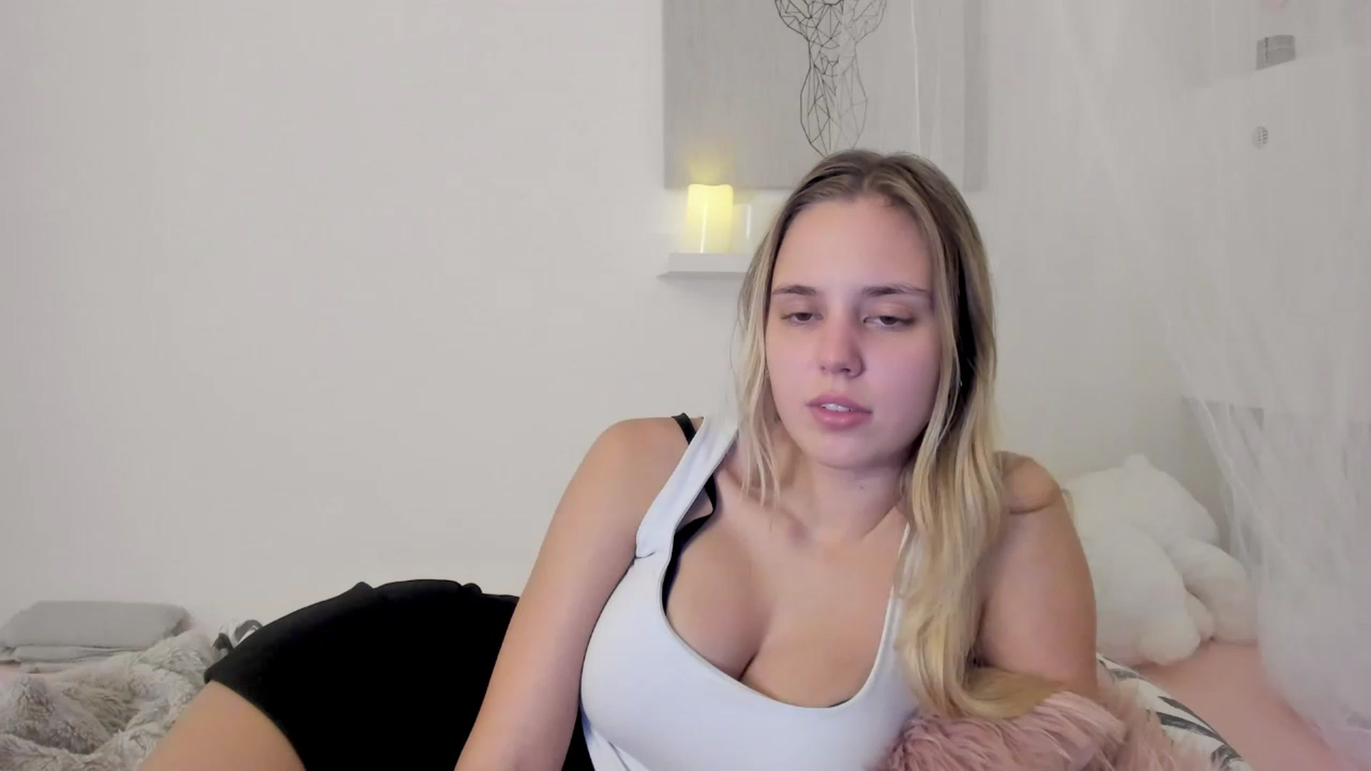 Gallery image thumbnail from Alena_Croft18's myfreecams stream on, 11/29/2022, 16:11 image 1 of 20