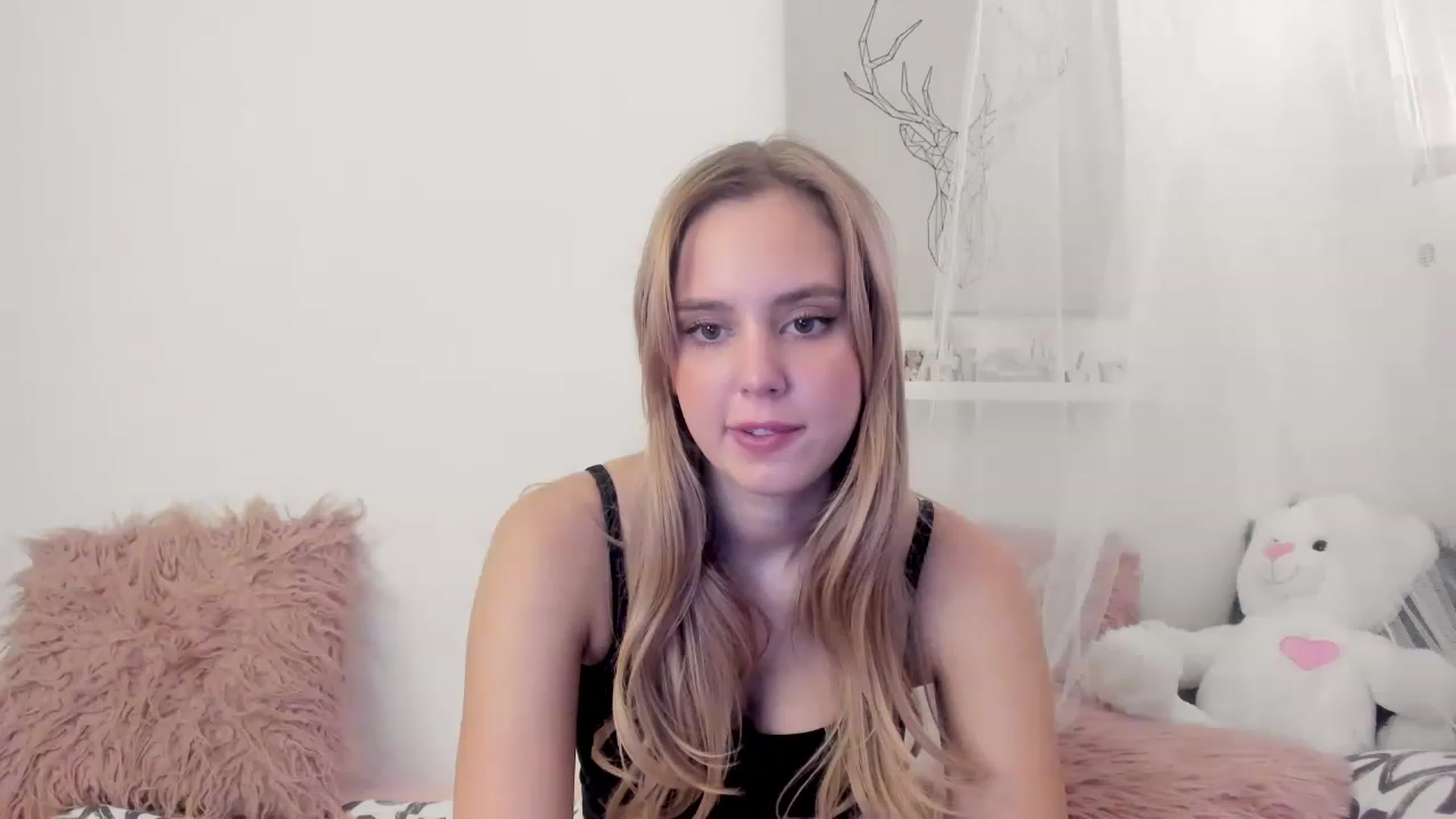 Gallery image thumbnail from Alena_Croft18's myfreecams stream on, 12/06/2022, 10:06 image 19 of 20