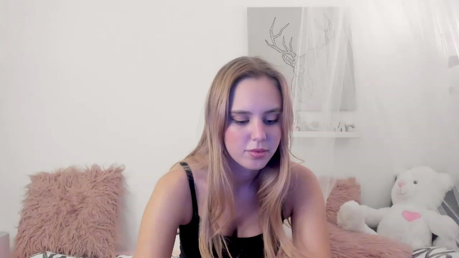 Gallery image thumbnail from Alena_Croft18's myfreecams stream on, 12/06/2022, 10:06 image 6 of 20