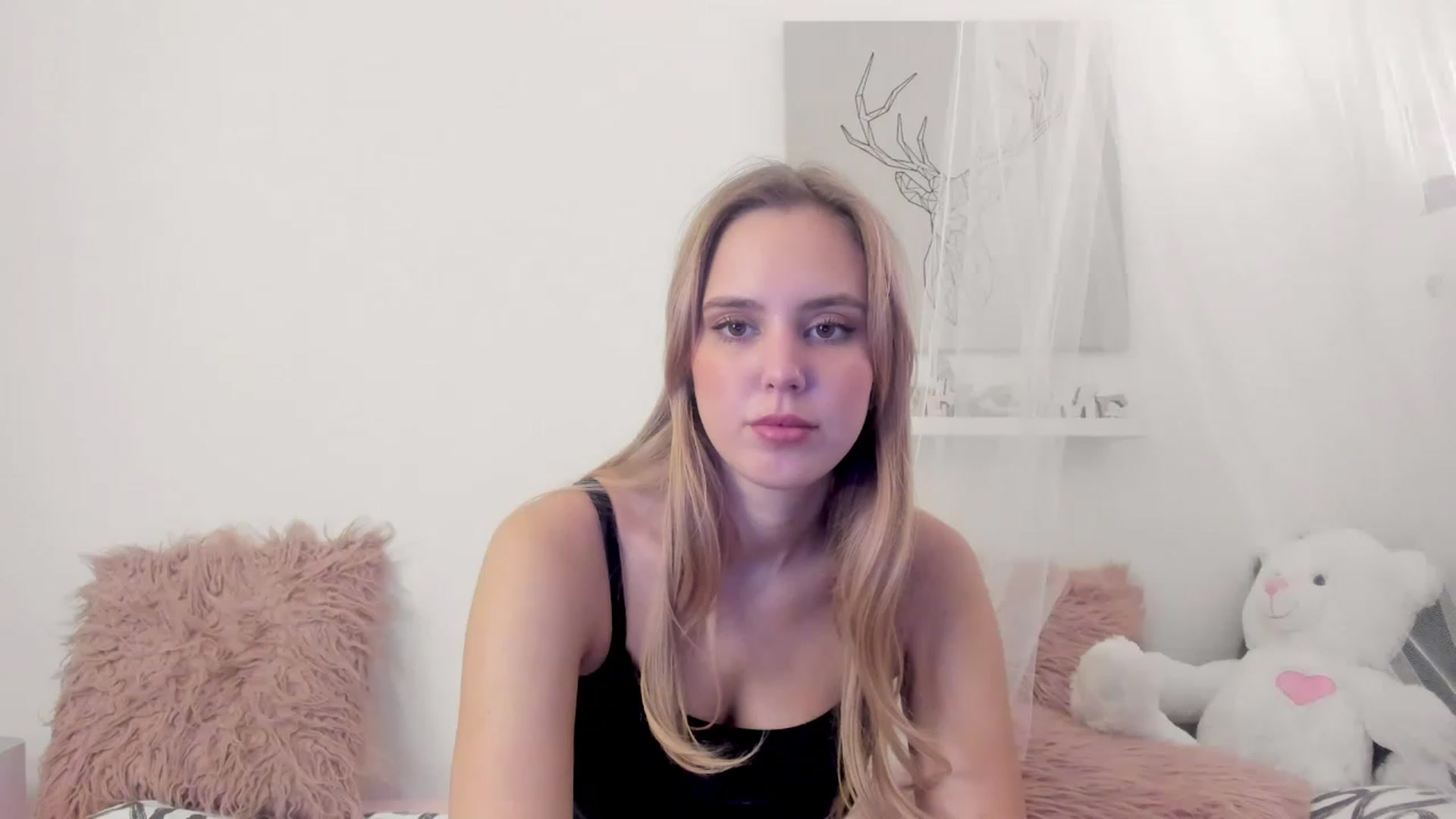 Gallery image thumbnail from Alena_Croft18's myfreecams stream on, 12/06/2022, 10:06 image 3 of 20