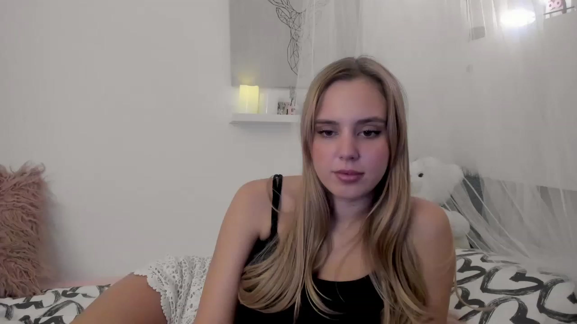 Gallery image thumbnail from Alena_Croft18's myfreecams stream on, 12/06/2022, 10:06 image 20 of 20