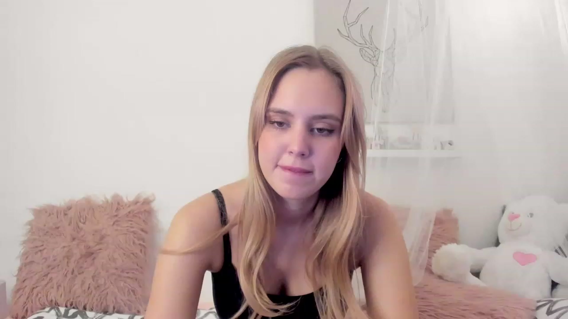 Gallery image thumbnail from Alena_Croft18's myfreecams stream on, 12/06/2022, 10:06 image 13 of 20