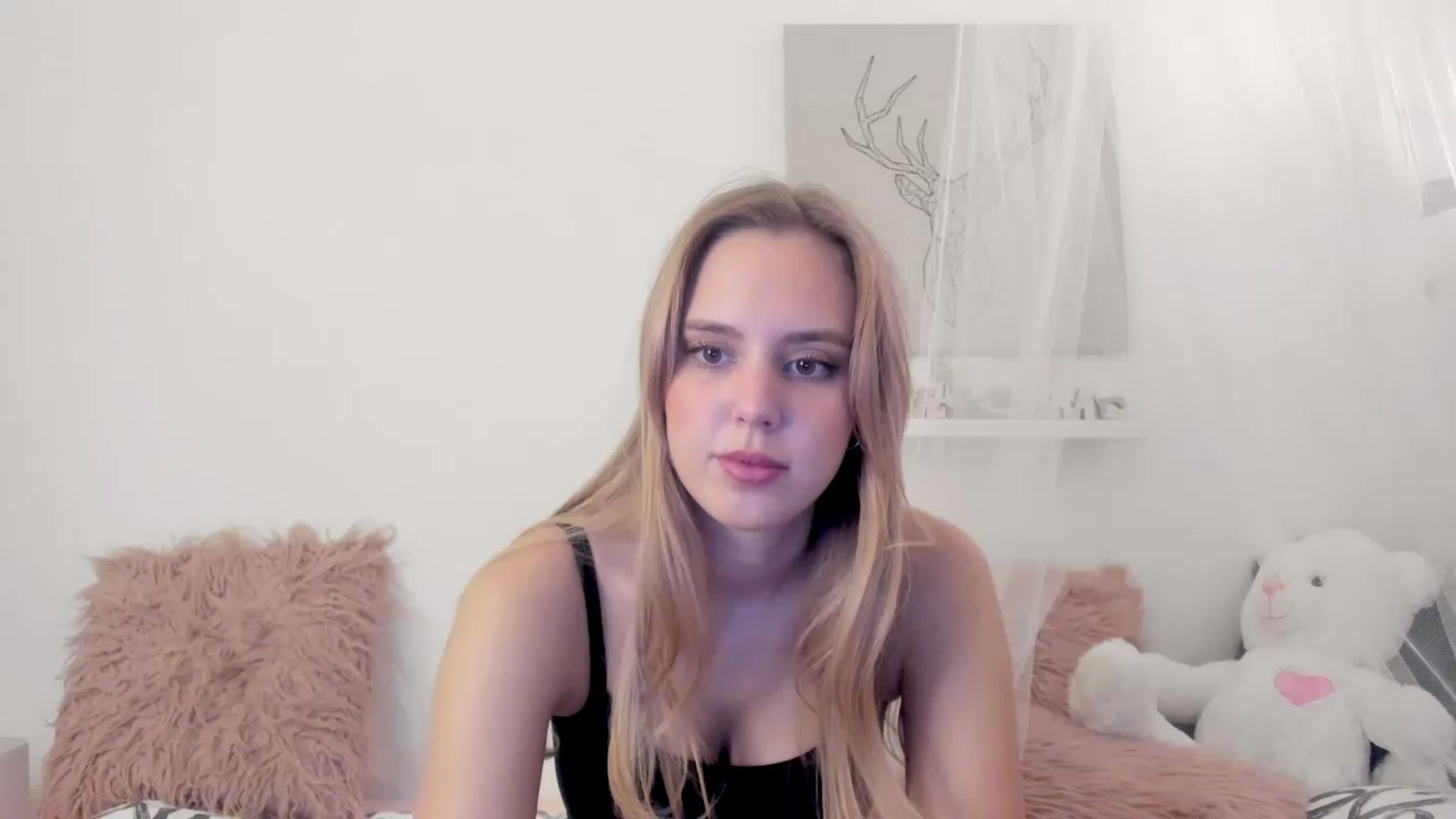 Gallery image thumbnail from Alena_Croft18's myfreecams stream on, 12/06/2022, 10:06 image 7 of 20