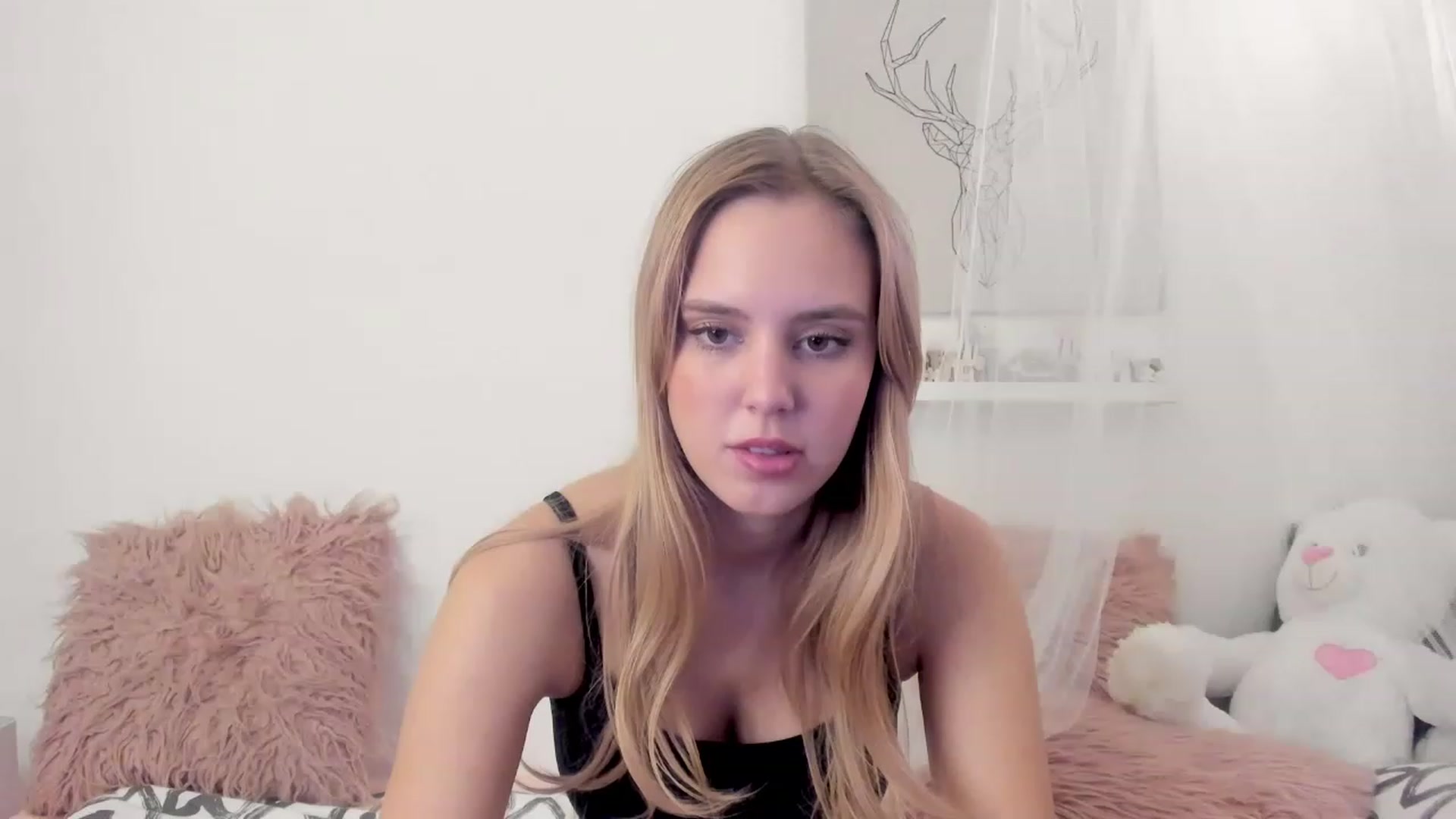 Gallery image thumbnail from Alena_Croft18's myfreecams stream on, 12/06/2022, 10:06 image 12 of 20