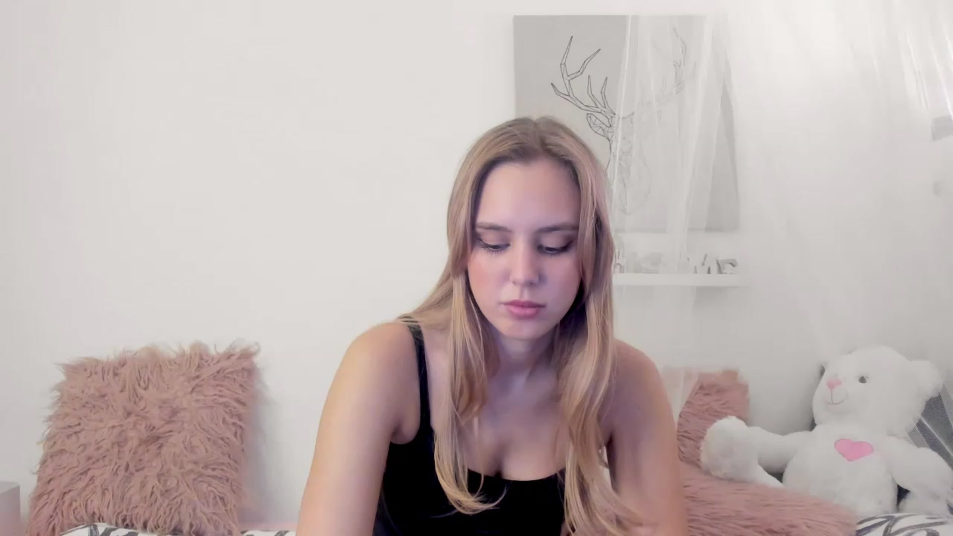 Gallery image thumbnail from Alena_Croft18's myfreecams stream on, 12/06/2022, 10:06 image 4 of 20