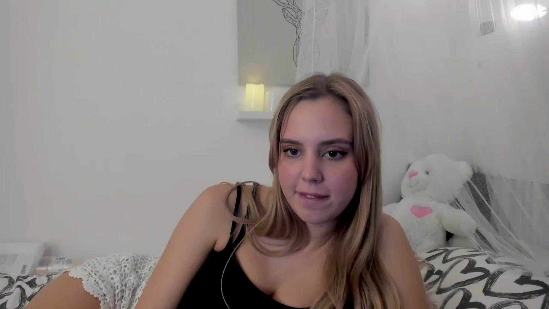 Gallery image thumbnail from Alena_Croft18's myfreecams stream on, 12/06/2022, 11:04 image 11 of 20