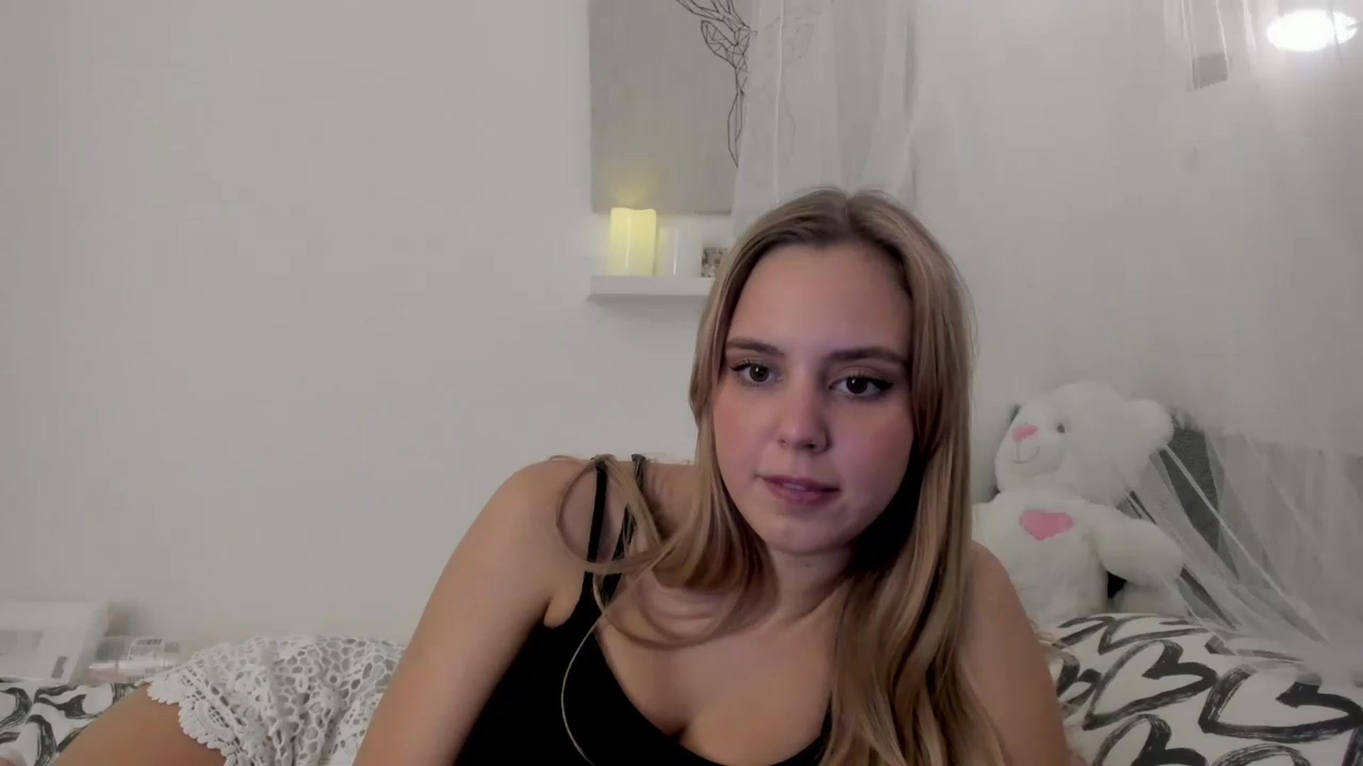 Gallery image thumbnail from Alena_Croft18's myfreecams stream on, 12/06/2022, 11:04 image 13 of 20