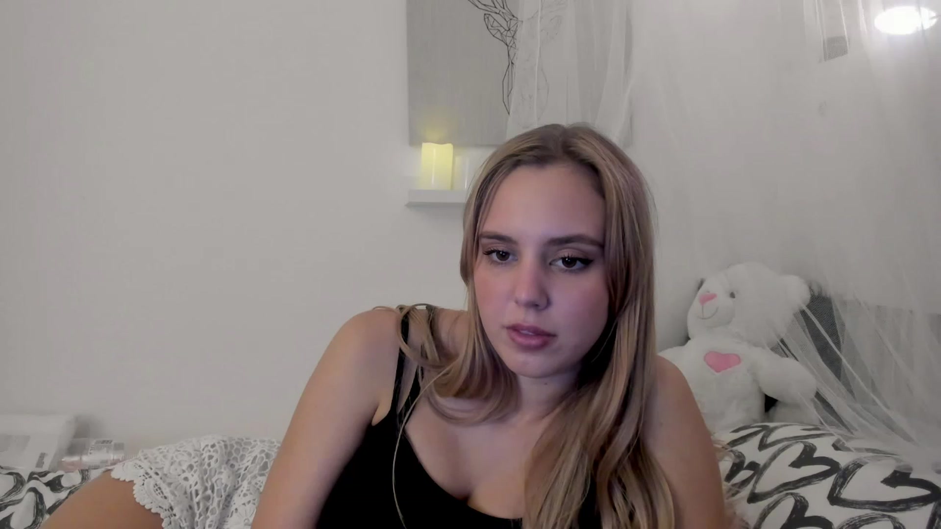 Gallery image thumbnail from Alena_Croft18's myfreecams stream on, 12/06/2022, 11:04 image 8 of 20