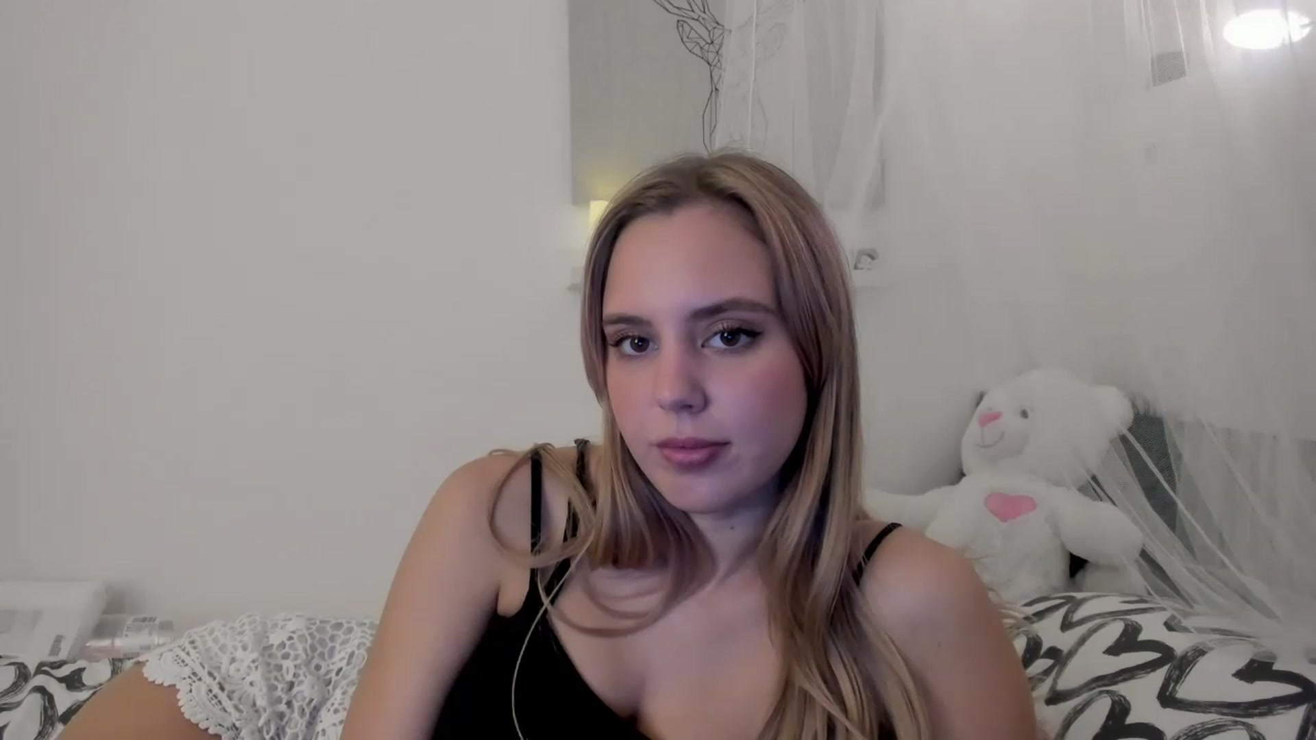 Gallery image thumbnail from Alena_Croft18's myfreecams stream on, 12/06/2022, 11:04 image 14 of 20