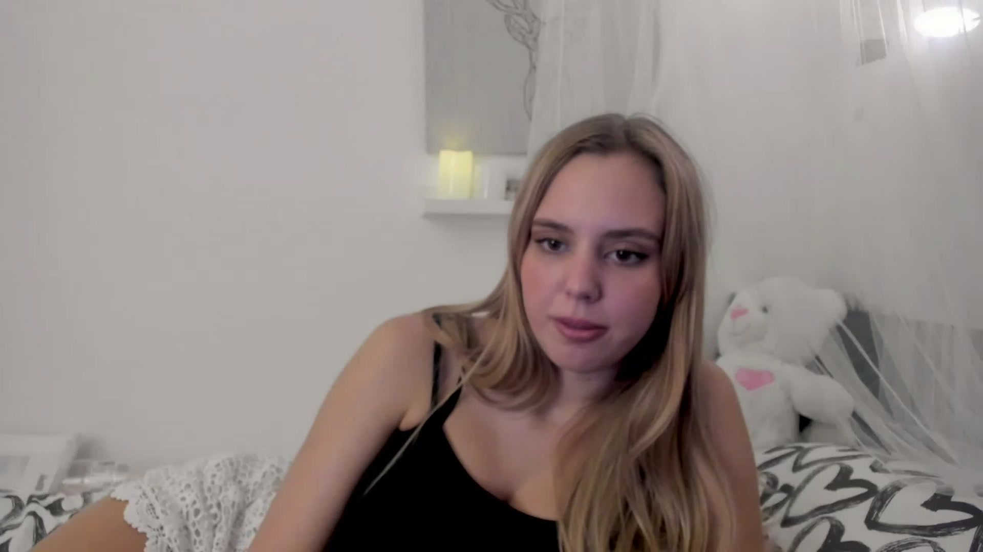 Gallery image thumbnail from Alena_Croft18's myfreecams stream on, 12/06/2022, 11:04 image 1 of 20