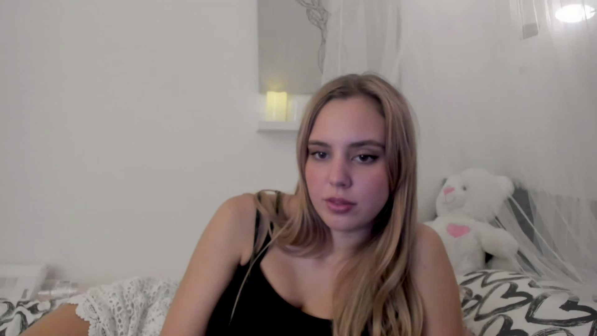 Gallery image thumbnail from Alena_Croft18's myfreecams stream on, 12/06/2022, 11:04 image 3 of 20