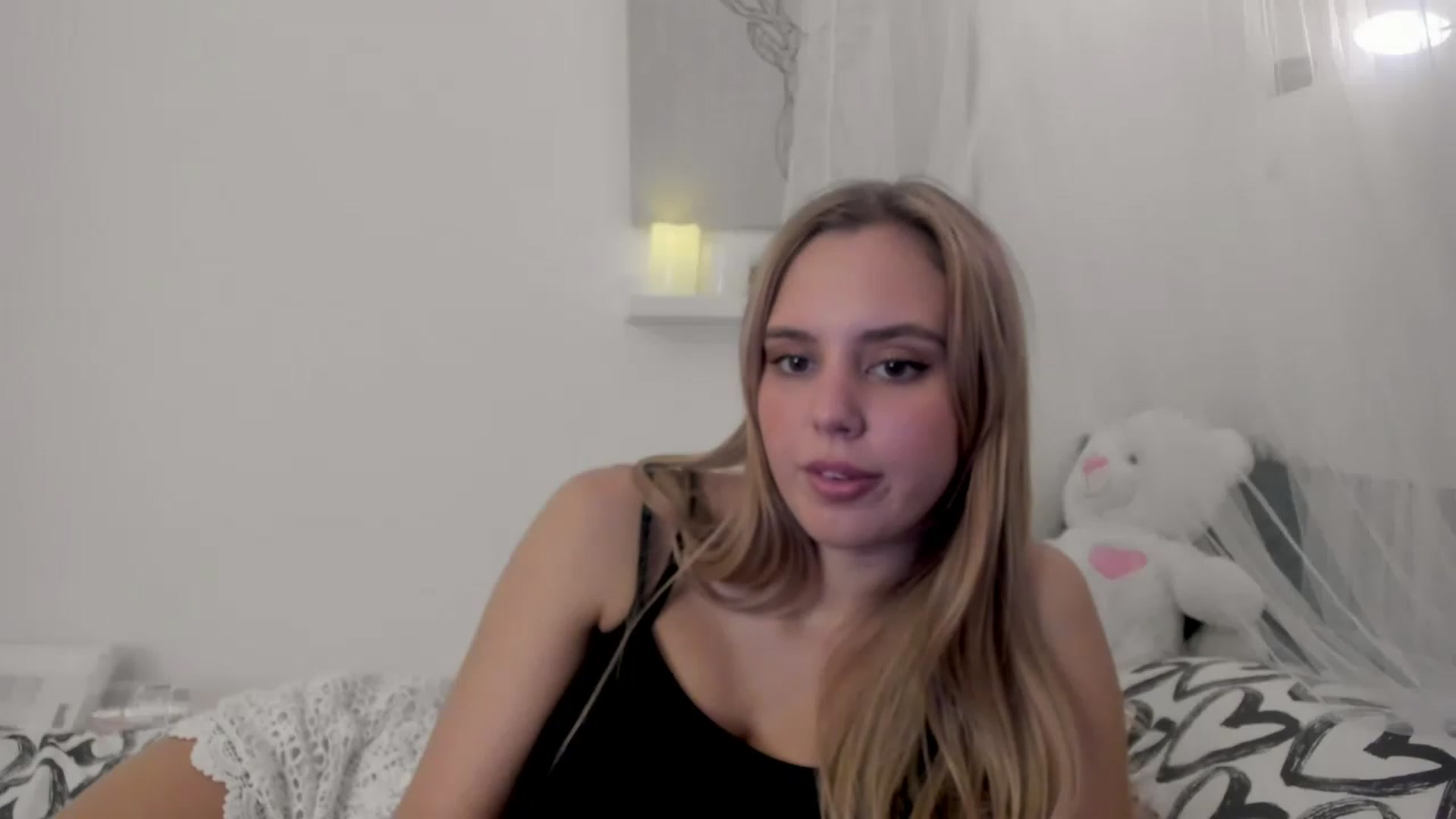 Gallery image thumbnail from Alena_Croft18's myfreecams stream on, 12/06/2022, 11:04 image 2 of 20