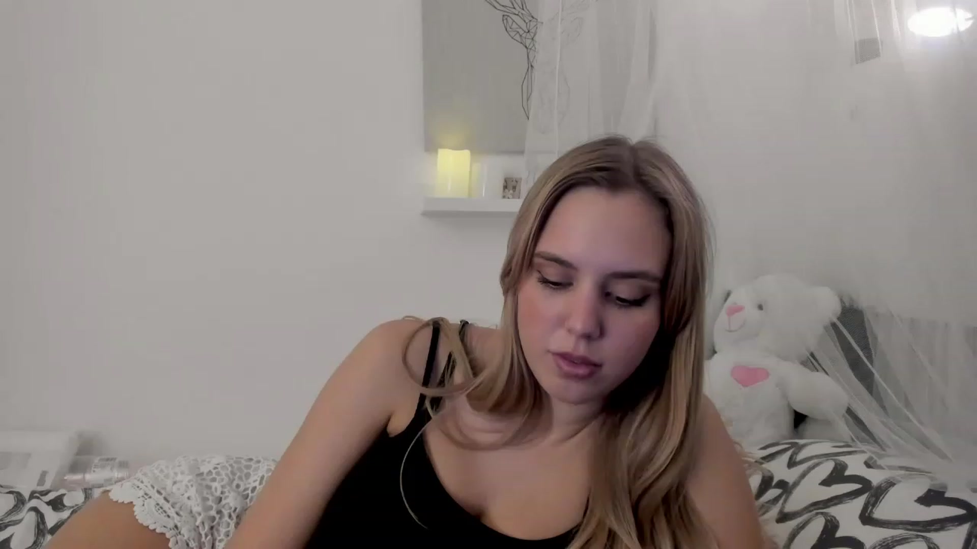 Gallery image thumbnail from Alena_Croft18's myfreecams stream on, 12/06/2022, 11:04 image 12 of 20
