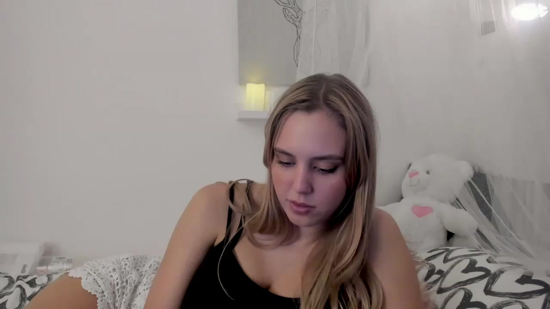Gallery image thumbnail from Alena_Croft18's myfreecams stream on, 12/06/2022, 11:04 image 9 of 20