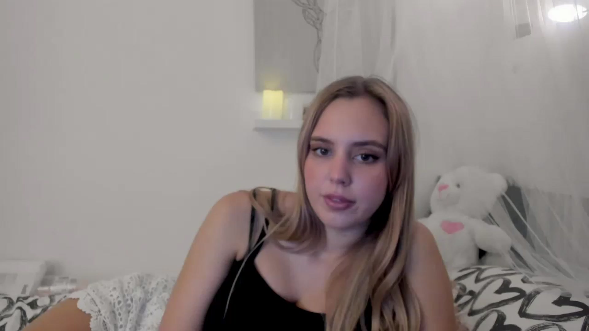 Gallery image thumbnail from Alena_Croft18's myfreecams stream on, 12/06/2022, 11:04 image 4 of 20