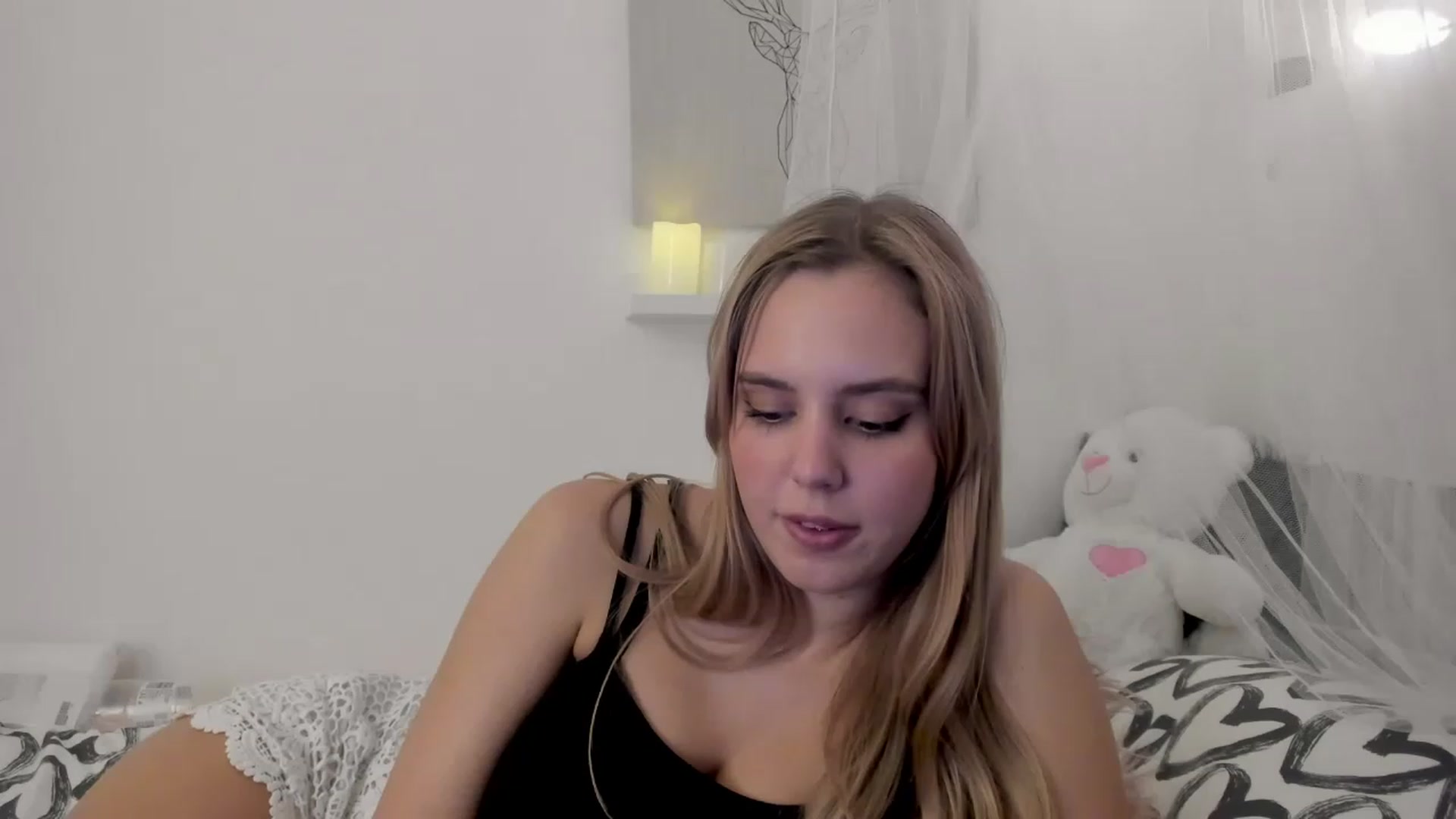 Gallery image thumbnail from Alena_Croft18's myfreecams stream on, 12/06/2022, 11:04 image 10 of 20
