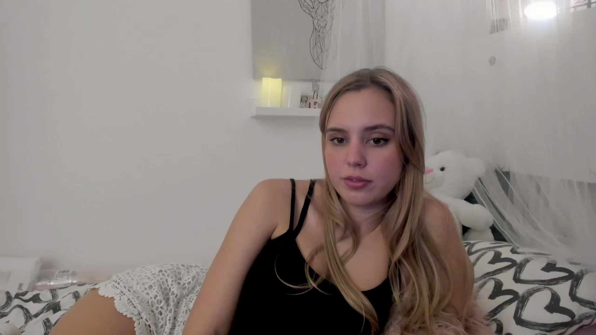 Gallery image thumbnail from Alena_Croft18's myfreecams stream on, 12/06/2022, 11:34 image 4 of 20
