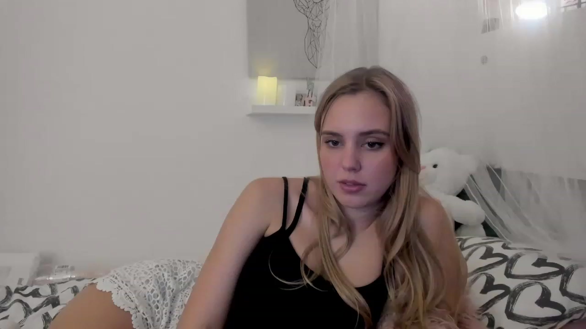 Gallery image thumbnail from Alena_Croft18's myfreecams stream on, 12/06/2022, 11:34 image 6 of 20