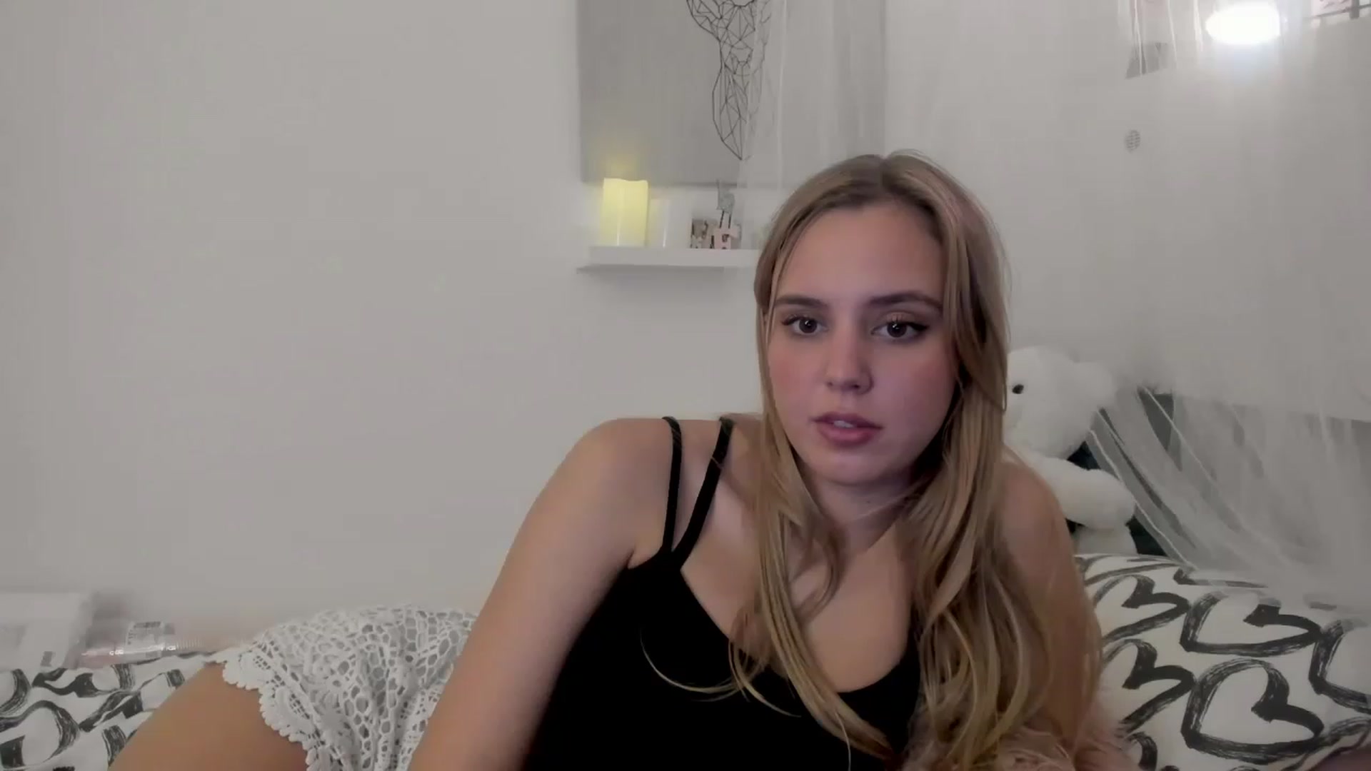 Gallery image thumbnail from Alena_Croft18's myfreecams stream on, 12/06/2022, 11:34 image 9 of 20