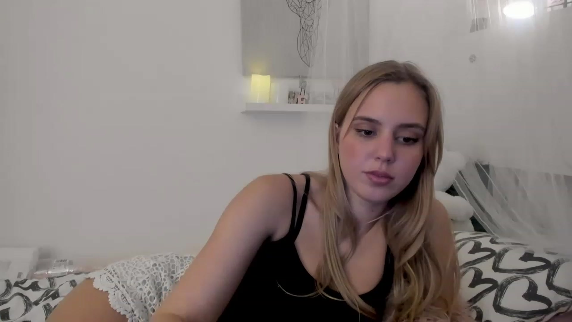 Gallery image thumbnail from Alena_Croft18's myfreecams stream on, 12/06/2022, 11:34 image 12 of 20
