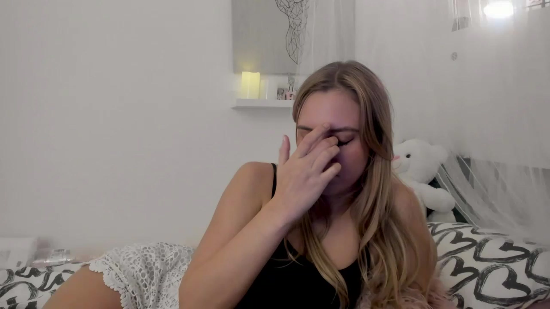Gallery image thumbnail from Alena_Croft18's myfreecams stream on, 12/06/2022, 11:34 image 1 of 20