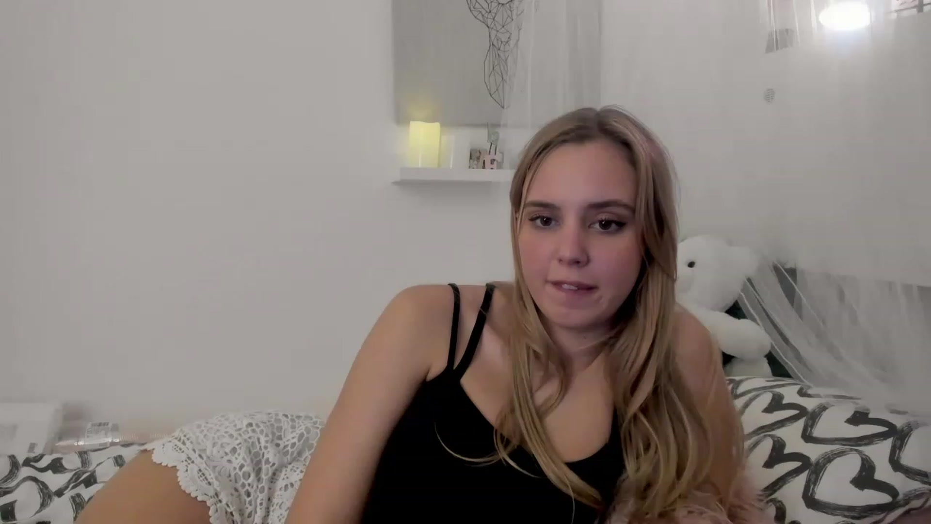 Gallery image thumbnail from Alena_Croft18's myfreecams stream on, 12/06/2022, 11:34 image 10 of 20