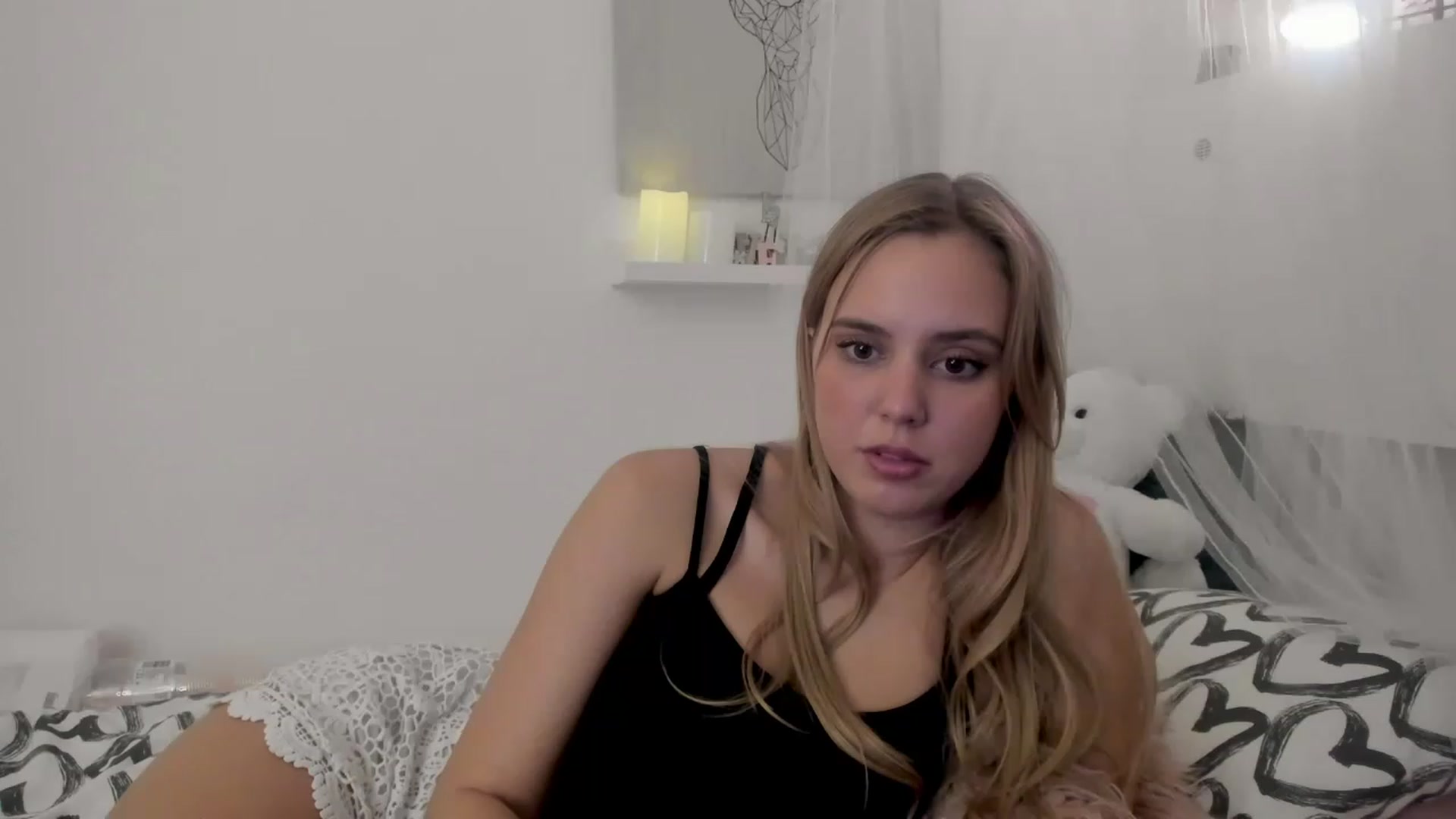 Gallery image thumbnail from Alena_Croft18's myfreecams stream on, 12/06/2022, 11:34 image 8 of 20