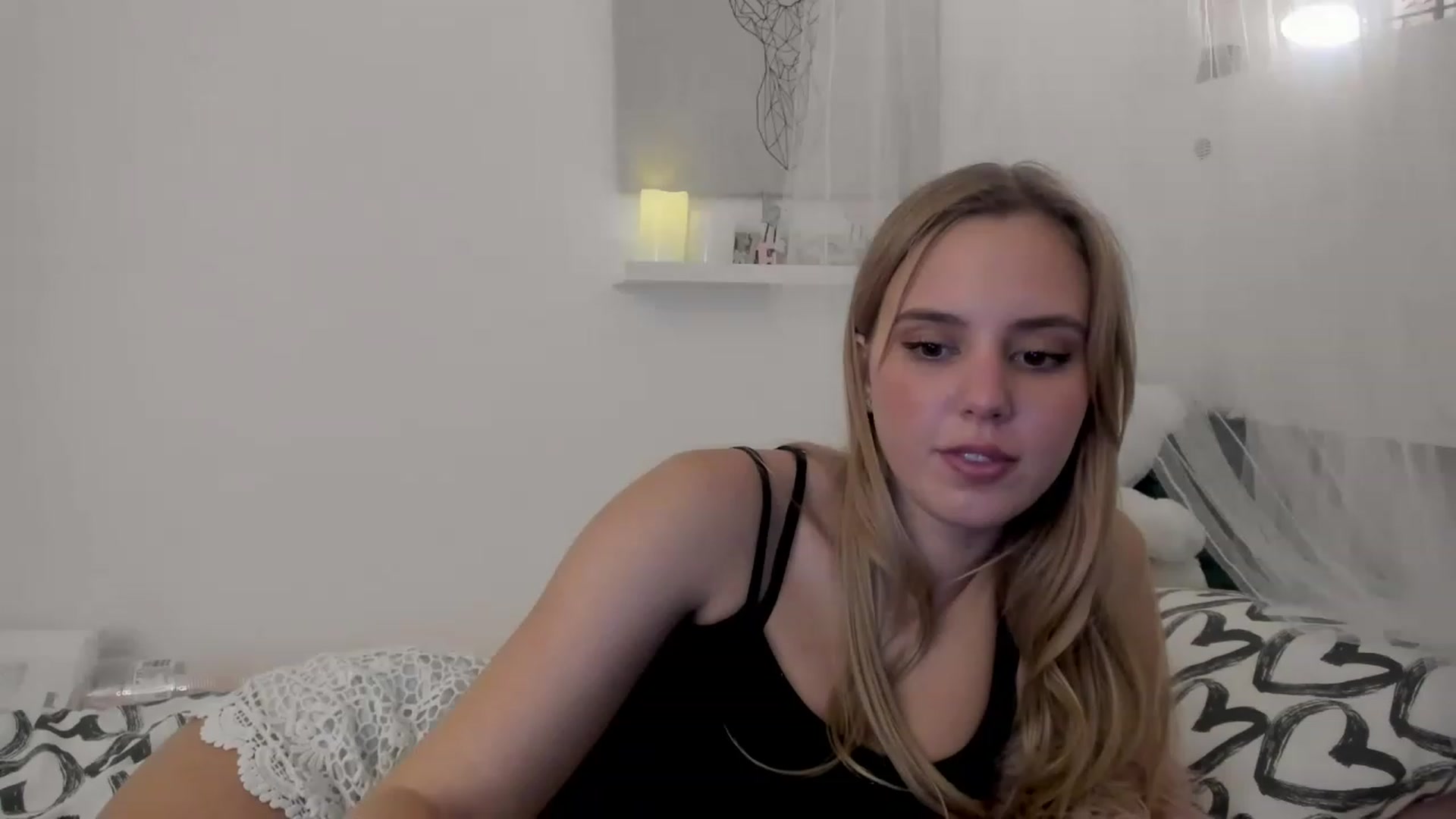 Gallery image thumbnail from Alena_Croft18's myfreecams stream on, 12/06/2022, 11:34 image 13 of 20