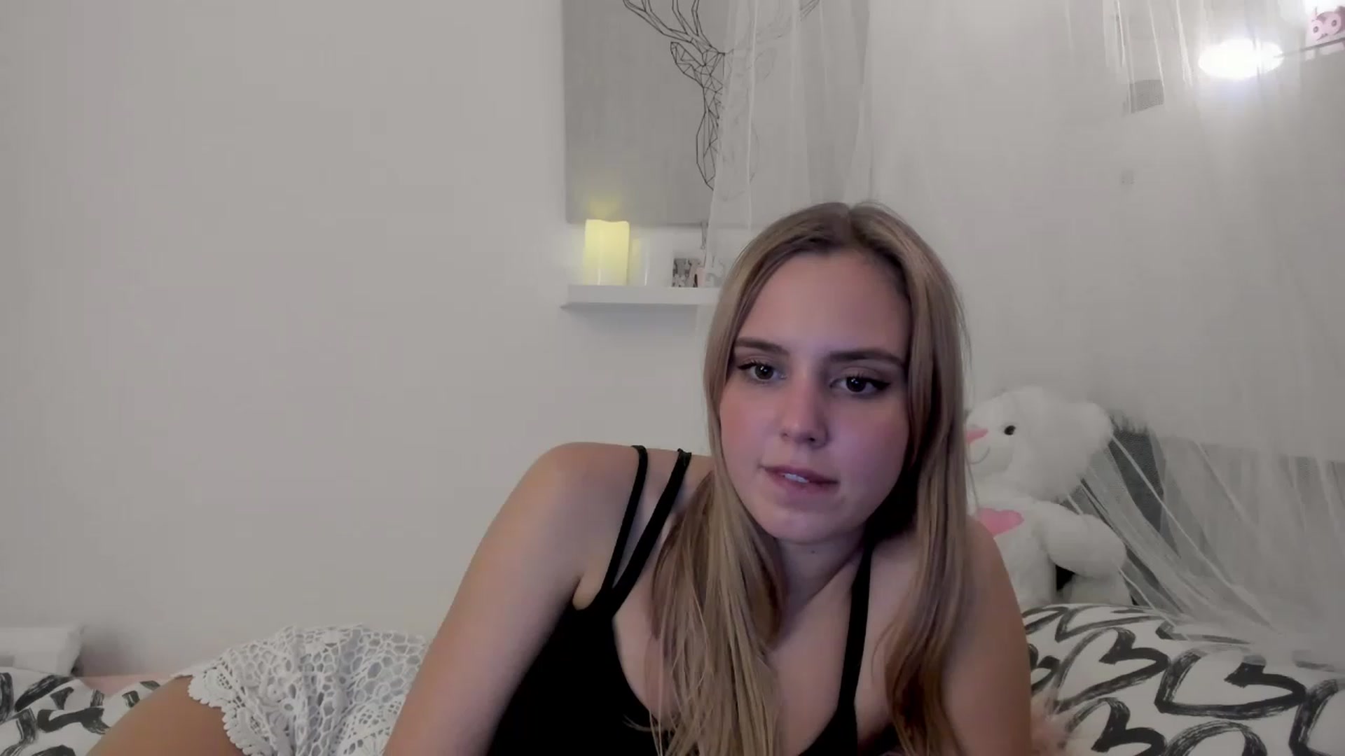 Gallery image thumbnail from Alena_Croft18's myfreecams stream on, 12/06/2022, 12:50 image 15 of 20
