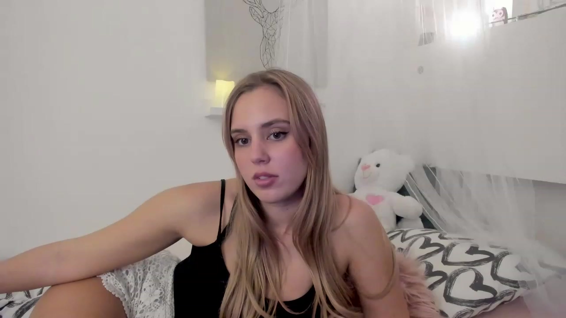 Gallery image thumbnail from Alena_Croft18's myfreecams stream on, 12/06/2022, 12:50 image 4 of 20