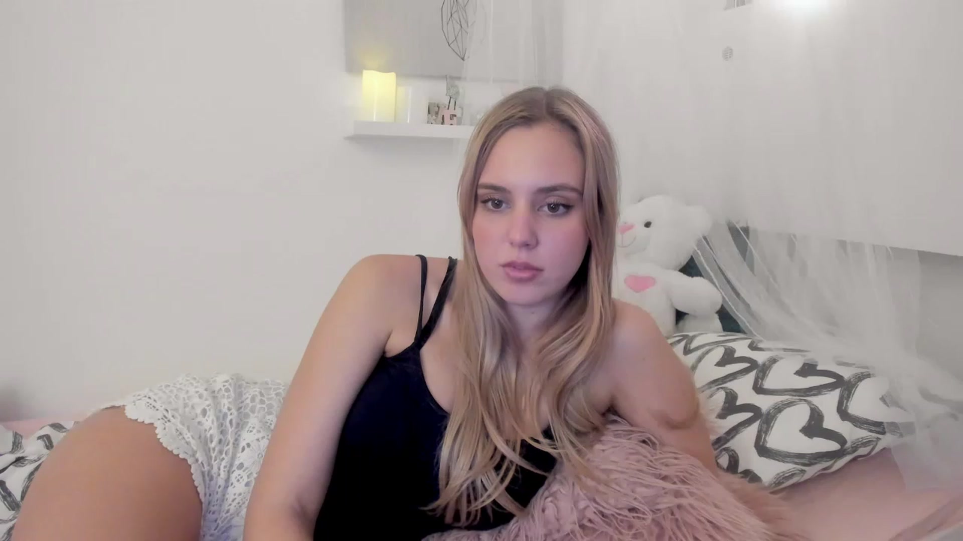 Gallery image thumbnail from Alena_Croft18's myfreecams stream on, 12/06/2022, 12:50 image 5 of 20