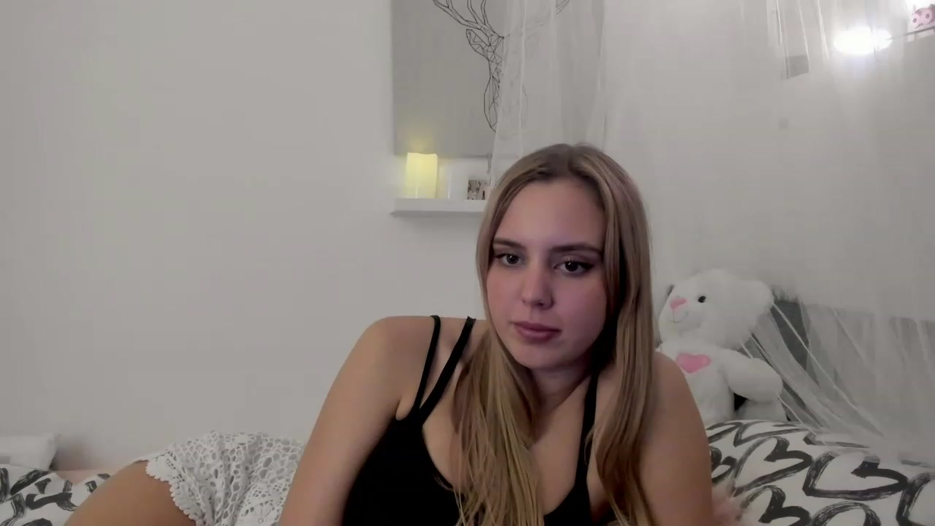 Gallery image thumbnail from Alena_Croft18's myfreecams stream on, 12/06/2022, 12:50 image 17 of 20